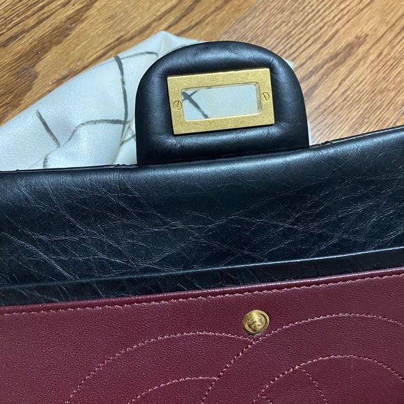 Brand new Chanel 2.55 maxi reissued hand bag - Picture 5 of 8